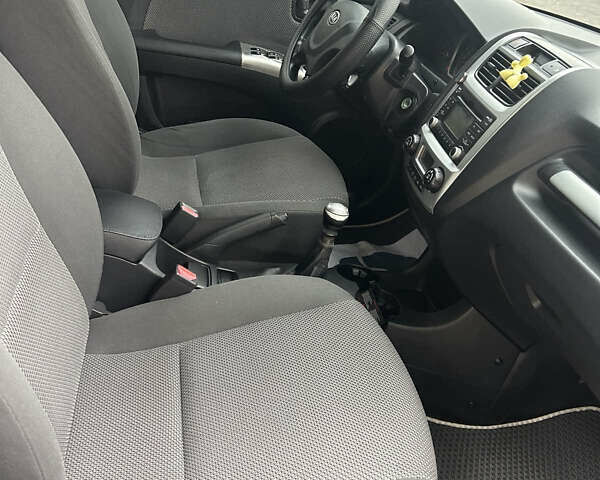 Сірий Кіа Sportage, об'ємом двигуна 2 л та пробігом 220 тис. км за 10200 $, фото 7 на Automoto.ua