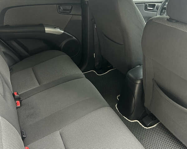 Сірий Кіа Sportage, об'ємом двигуна 2 л та пробігом 220 тис. км за 10200 $, фото 6 на Automoto.ua