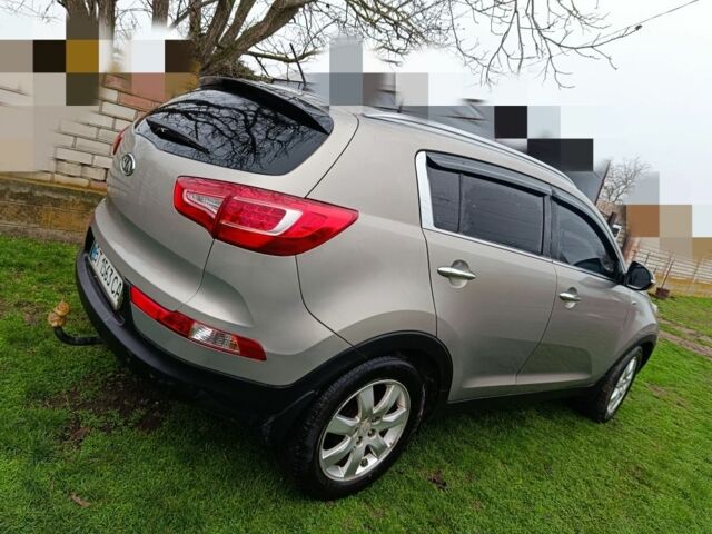 Серый Киа Sportage, объемом двигателя 2 л и пробегом 160 тыс. км за 12000 $, фото 2 на Automoto.ua