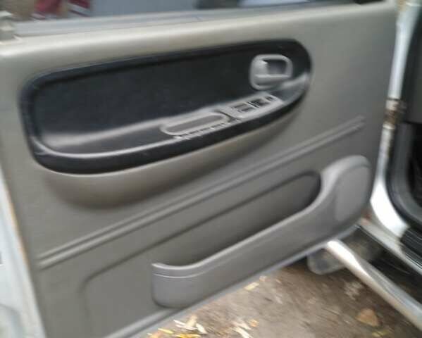 Серый Киа Sportage, объемом двигателя 2 л и пробегом 280 тыс. км за 3800 $, фото 3 на Automoto.ua