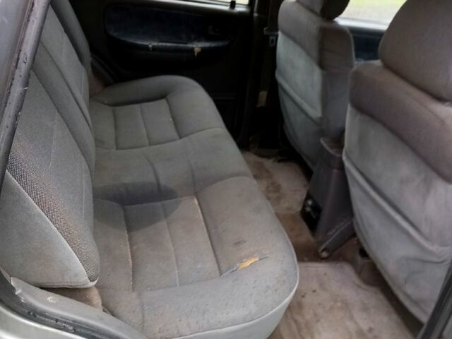 Серый Киа Sportage, объемом двигателя 2 л и пробегом 266 тыс. км за 3200 $, фото 4 на Automoto.ua