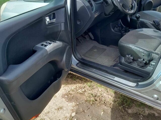 Серый Киа Sportage, объемом двигателя 2 л и пробегом 220 тыс. км за 7900 $, фото 6 на Automoto.ua