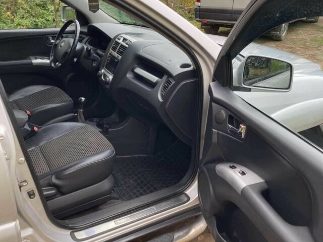 Киа Sportage 2004 в Косове на Automoto.ua Серый Киа Sportage, объемом двигателя 2 л и пробегом 249 тыс. км за 6500 $, фото 10 на Automoto.ua