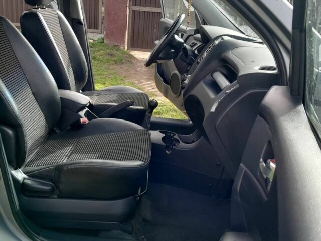 Серый Киа Sportage, объемом двигателя 2 л и пробегом 220 тыс. км за 7900 $, фото 4 на Automoto.ua