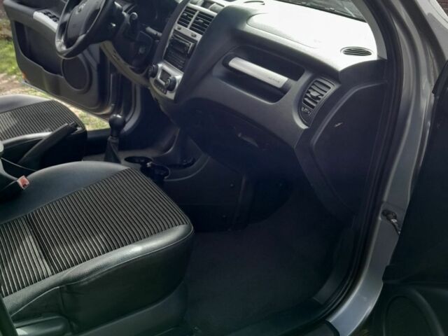 Серый Киа Sportage, объемом двигателя 2 л и пробегом 220 тыс. км за 7900 $, фото 3 на Automoto.ua