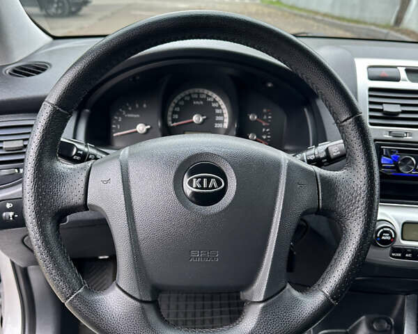 Серый Киа Sportage, объемом двигателя 2 л и пробегом 250 тыс. км за 7900 $, фото 16 на Automoto.ua