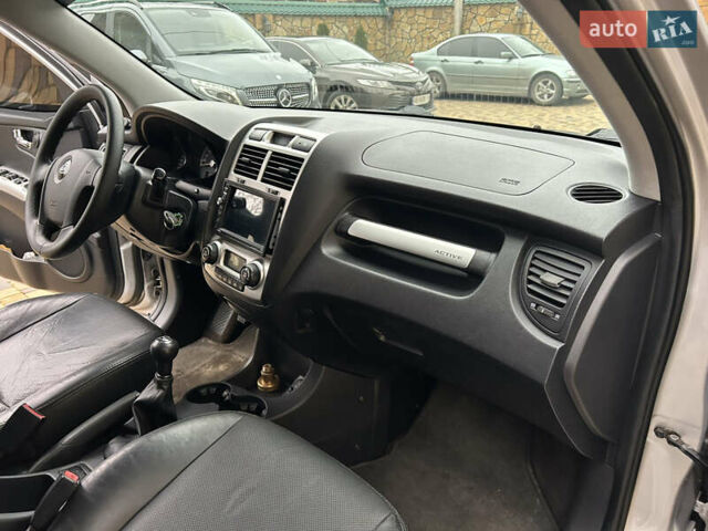 Сірий Кіа Sportage, об'ємом двигуна 1.98 л та пробігом 258 тис. км за 6700 $, фото 15 на Automoto.ua