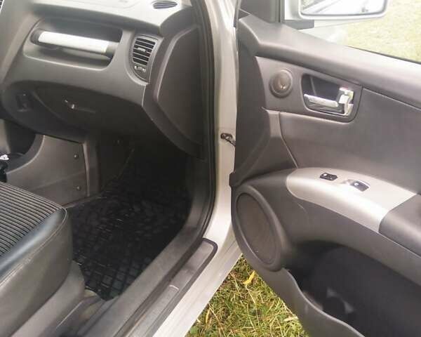 Сірий Кіа Sportage, об'ємом двигуна 2 л та пробігом 137 тис. км за 8000 $, фото 3 на Automoto.ua