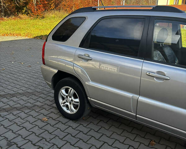 Серый Киа Sportage, объемом двигателя 2 л и пробегом 283 тыс. км за 6300 $, фото 3 на Automoto.ua