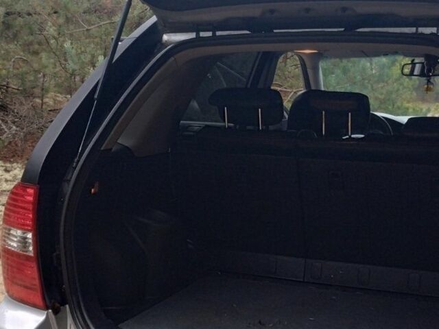 Серый Киа Sportage, объемом двигателя 2 л и пробегом 334 тыс. км за 4399 $, фото 5 на Automoto.ua