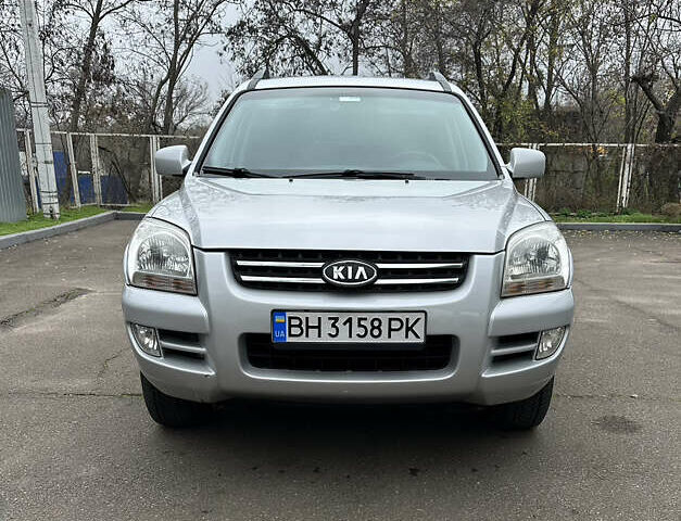 Серый Киа Sportage, объемом двигателя 2 л и пробегом 250 тыс. км за 7900 $, фото 1 на Automoto.ua