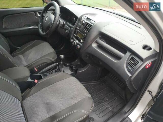 Серый Киа Sportage, объемом двигателя 2 л и пробегом 198 тыс. км за 6800 $, фото 10 на Automoto.ua