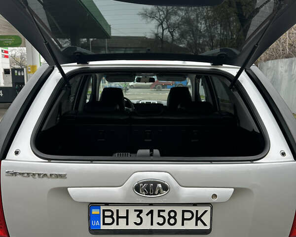 Серый Киа Sportage, объемом двигателя 2 л и пробегом 250 тыс. км за 7900 $, фото 28 на Automoto.ua