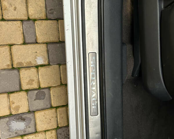 Сірий Кіа Sportage, об'ємом двигуна 1.98 л та пробігом 258 тис. км за 6700 $, фото 29 на Automoto.ua