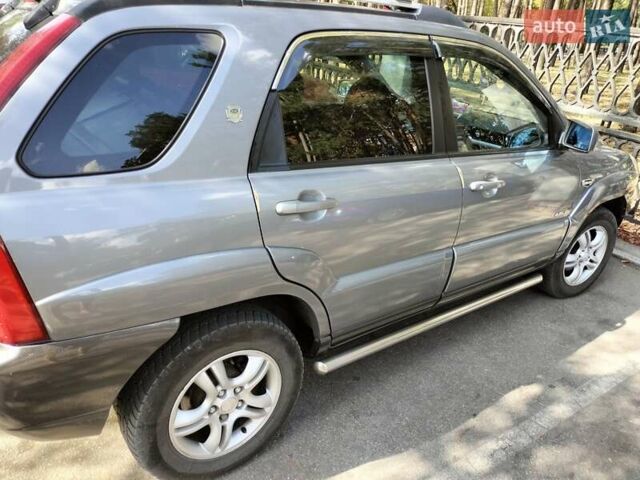 Серый Киа Sportage, объемом двигателя 2 л и пробегом 226 тыс. км за 4500 $, фото 4 на Automoto.ua