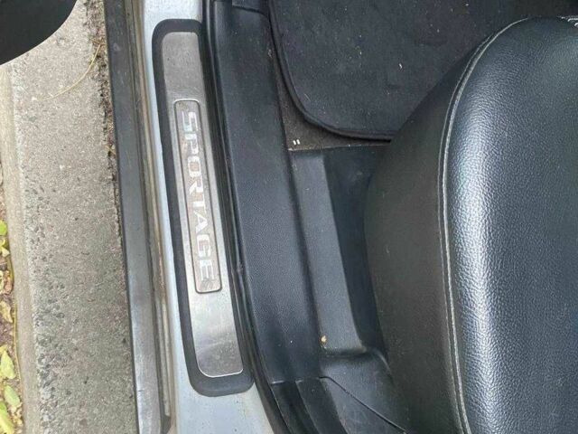 Серый Киа Sportage, объемом двигателя 2 л и пробегом 256 тыс. км за 5999 $, фото 5 на Automoto.ua