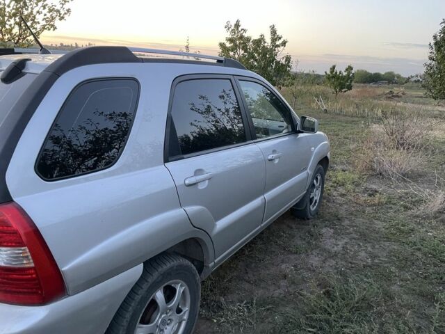 Серый Киа Sportage, объемом двигателя 2 л и пробегом 350 тыс. км за 4599 $, фото 1 на Automoto.ua