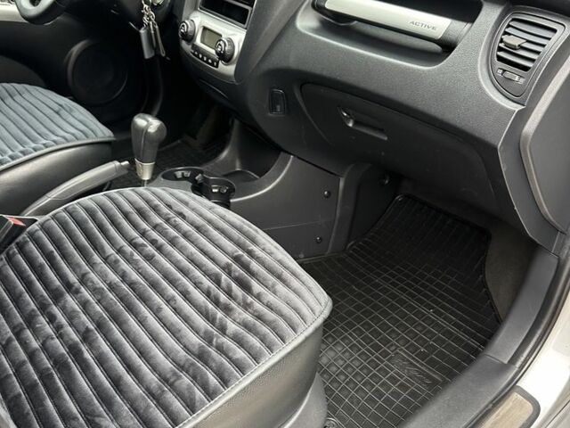 Серый Киа Sportage, объемом двигателя 2 л и пробегом 250 тыс. км за 7900 $, фото 13 на Automoto.ua