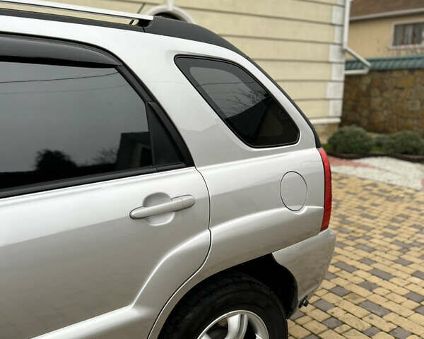 Сірий Кіа Sportage, об'ємом двигуна 1.98 л та пробігом 258 тис. км за 6700 $, фото 10 на Automoto.ua