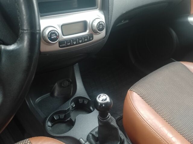 Серый Киа Sportage, объемом двигателя 2 л и пробегом 313 тыс. км за 6280 $, фото 5 на Automoto.ua