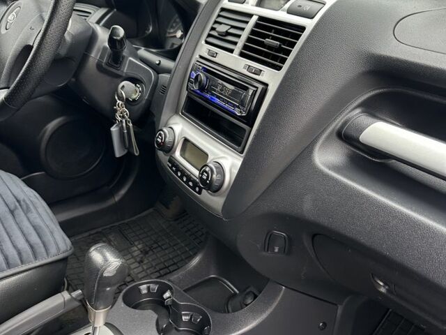 Серый Киа Sportage, объемом двигателя 2 л и пробегом 250 тыс. км за 7900 $, фото 15 на Automoto.ua