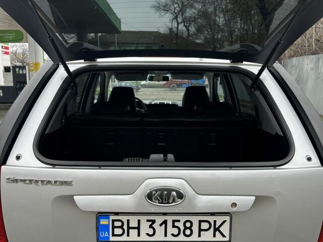 Серый Киа Sportage, объемом двигателя 2 л и пробегом 250 тыс. км за 7900 $, фото 12 на Automoto.ua