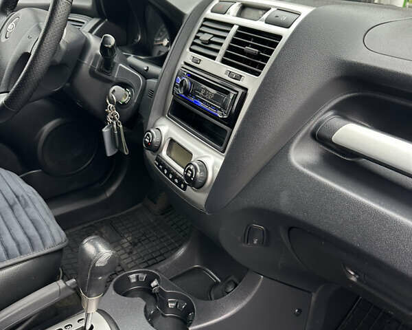 Серый Киа Sportage, объемом двигателя 2 л и пробегом 250 тыс. км за 7900 $, фото 29 на Automoto.ua