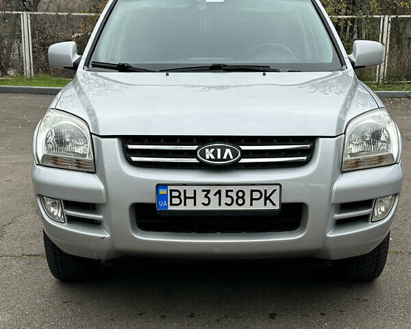 Серый Киа Sportage, объемом двигателя 2 л и пробегом 250 тыс. км за 7900 $, фото 2 на Automoto.ua
