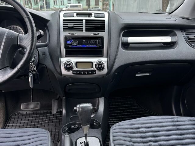 Серый Киа Sportage, объемом двигателя 2 л и пробегом 250 тыс. км за 7900 $, фото 9 на Automoto.ua