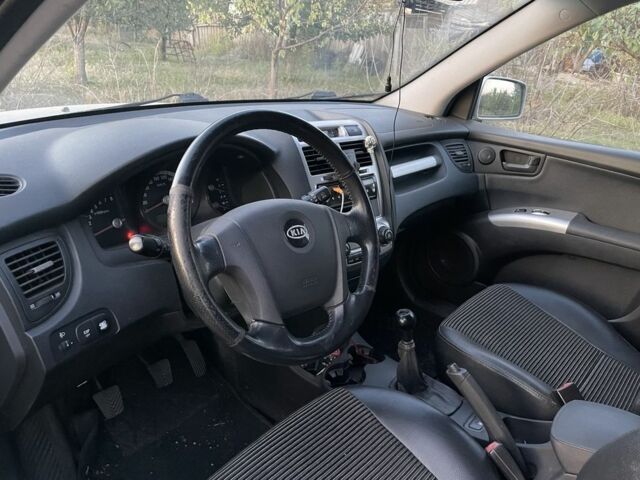Серый Киа Sportage, объемом двигателя 2 л и пробегом 350 тыс. км за 4599 $, фото 4 на Automoto.ua