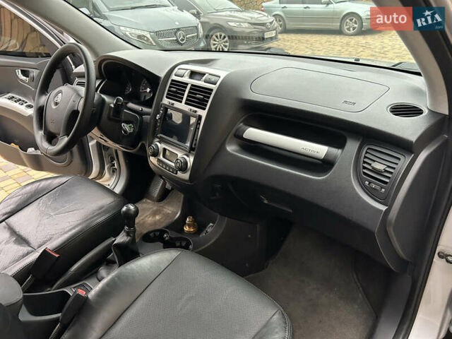Сірий Кіа Sportage, об'ємом двигуна 1.98 л та пробігом 258 тис. км за 6700 $, фото 13 на Automoto.ua
