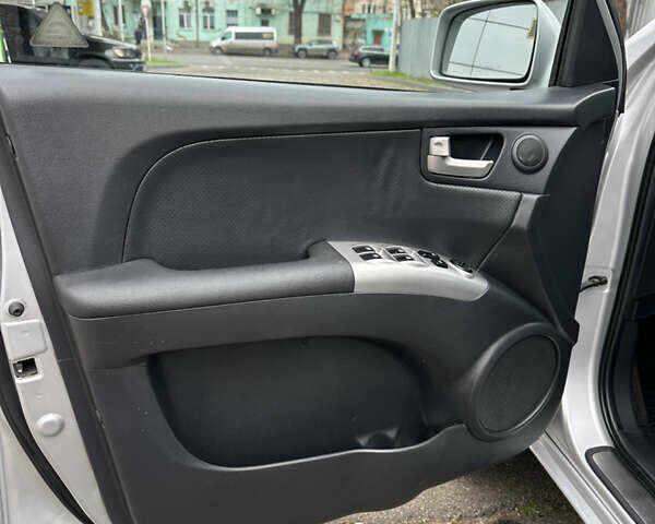 Серый Киа Sportage, объемом двигателя 2 л и пробегом 250 тыс. км за 7900 $, фото 15 на Automoto.ua