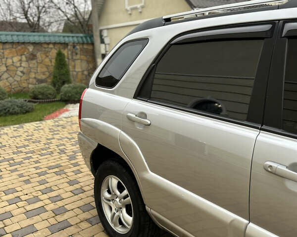 Сірий Кіа Sportage, об'ємом двигуна 1.98 л та пробігом 258 тис. км за 6700 $, фото 12 на Automoto.ua