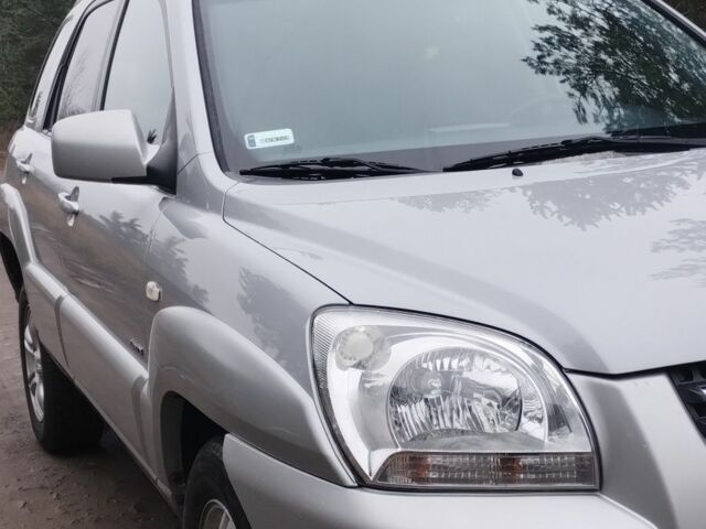 Серый Киа Sportage, объемом двигателя 2 л и пробегом 334 тыс. км за 3999 $, фото 2 на Automoto.ua