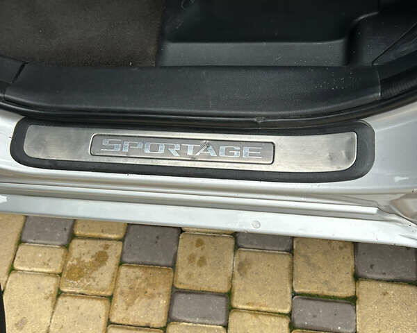 Сірий Кіа Sportage, об'ємом двигуна 1.98 л та пробігом 258 тис. км за 6700 $, фото 28 на Automoto.ua