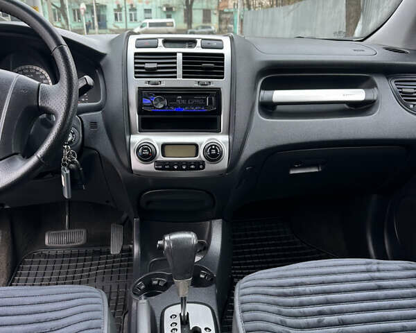 Серый Киа Sportage, объемом двигателя 2 л и пробегом 250 тыс. км за 7900 $, фото 19 на Automoto.ua