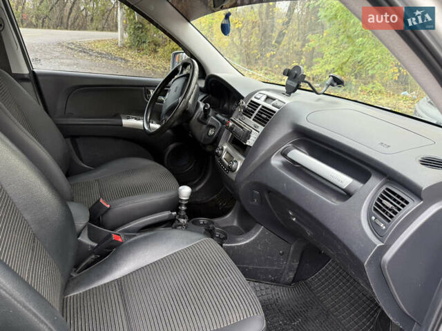Серый Киа Sportage, объемом двигателя 1.99 л и пробегом 350 тыс. км за 6700 $, фото 7 на Automoto.ua