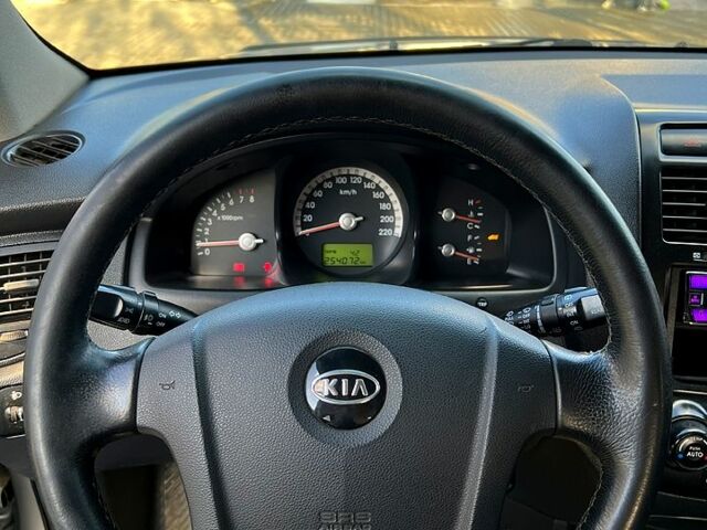 Сірий Кіа Sportage, об'ємом двигуна 2 л та пробігом 255 тис. км за 8200 $, фото 6 на Automoto.ua