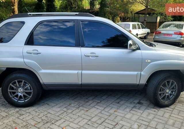 Серый Киа Sportage, объемом двигателя 2 л и пробегом 288 тыс. км за 6999 $, фото 4 на Automoto.ua