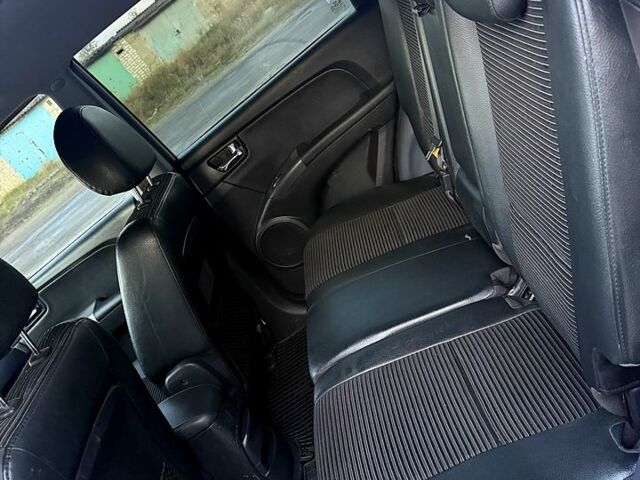 Сірий Кіа Sportage, об'ємом двигуна 2 л та пробігом 350 тис. км за 7900 $, фото 6 на Automoto.ua