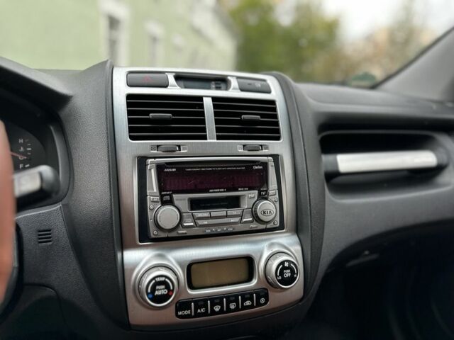 Сірий Кіа Sportage, об'ємом двигуна 2 л та пробігом 200 тис. км за 8000 $, фото 6 на Automoto.ua