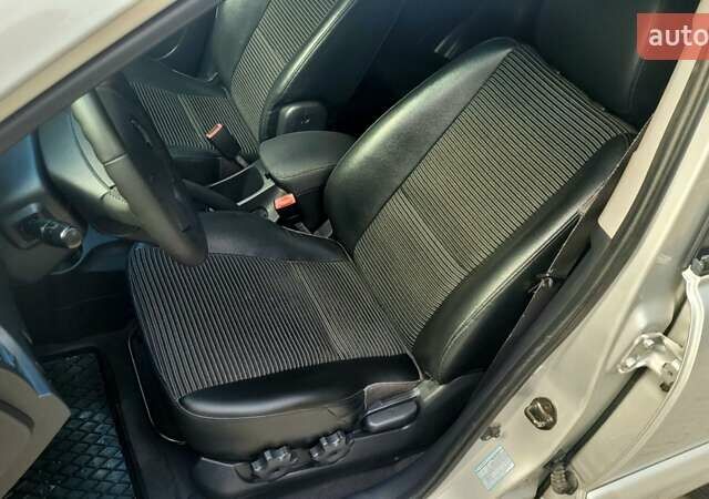 Серый Киа Sportage, объемом двигателя 2 л и пробегом 288 тыс. км за 6999 $, фото 29 на Automoto.ua