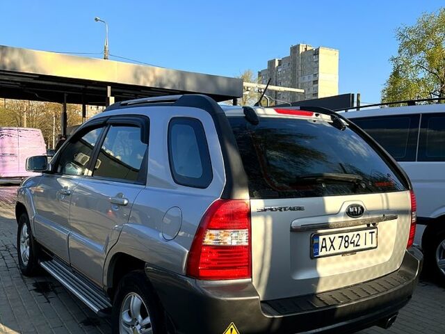 Сірий Кіа Sportage, об'ємом двигуна 2 л та пробігом 255 тис. км за 8200 $, фото 5 на Automoto.ua