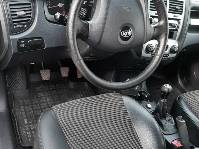 Серый Киа Sportage, объемом двигателя 2 л и пробегом 240 тыс. км за 6599 $, фото 7 на Automoto.ua