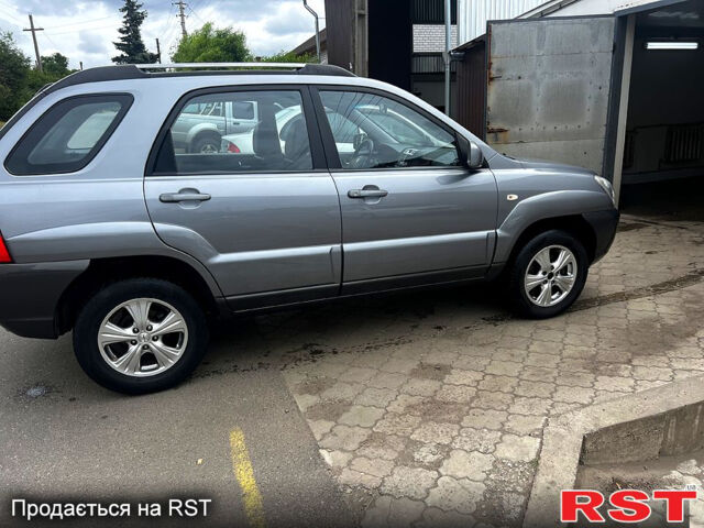 Серый Киа Sportage, объемом двигателя 2 л и пробегом 223 тыс. км за 8000 $, фото 1 на Automoto.ua