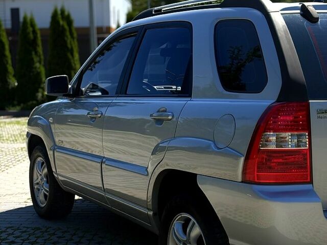 Серый Киа Sportage, объемом двигателя 2 л и пробегом 185 тыс. км за 6700 $, фото 1 на Automoto.ua