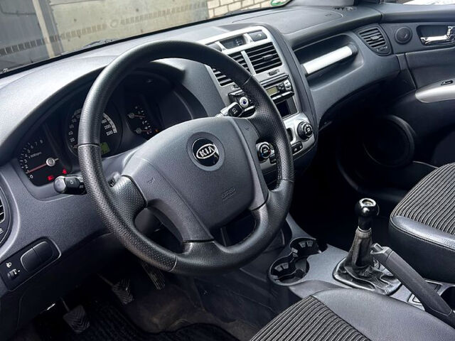Серый Киа Sportage, объемом двигателя 2 л и пробегом 223 тыс. км за 8000 $, фото 3 на Automoto.ua