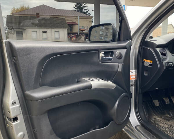 Серый Киа Sportage, объемом двигателя 2 л и пробегом 236 тыс. км за 7550 $, фото 11 на Automoto.ua