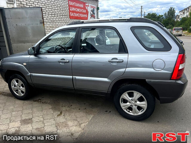 Серый Киа Sportage, объемом двигателя 2 л и пробегом 223 тыс. км за 8000 $, фото 5 на Automoto.ua