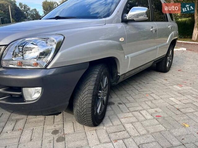 Серый Киа Sportage, объемом двигателя 2 л и пробегом 288 тыс. км за 6999 $, фото 2 на Automoto.ua